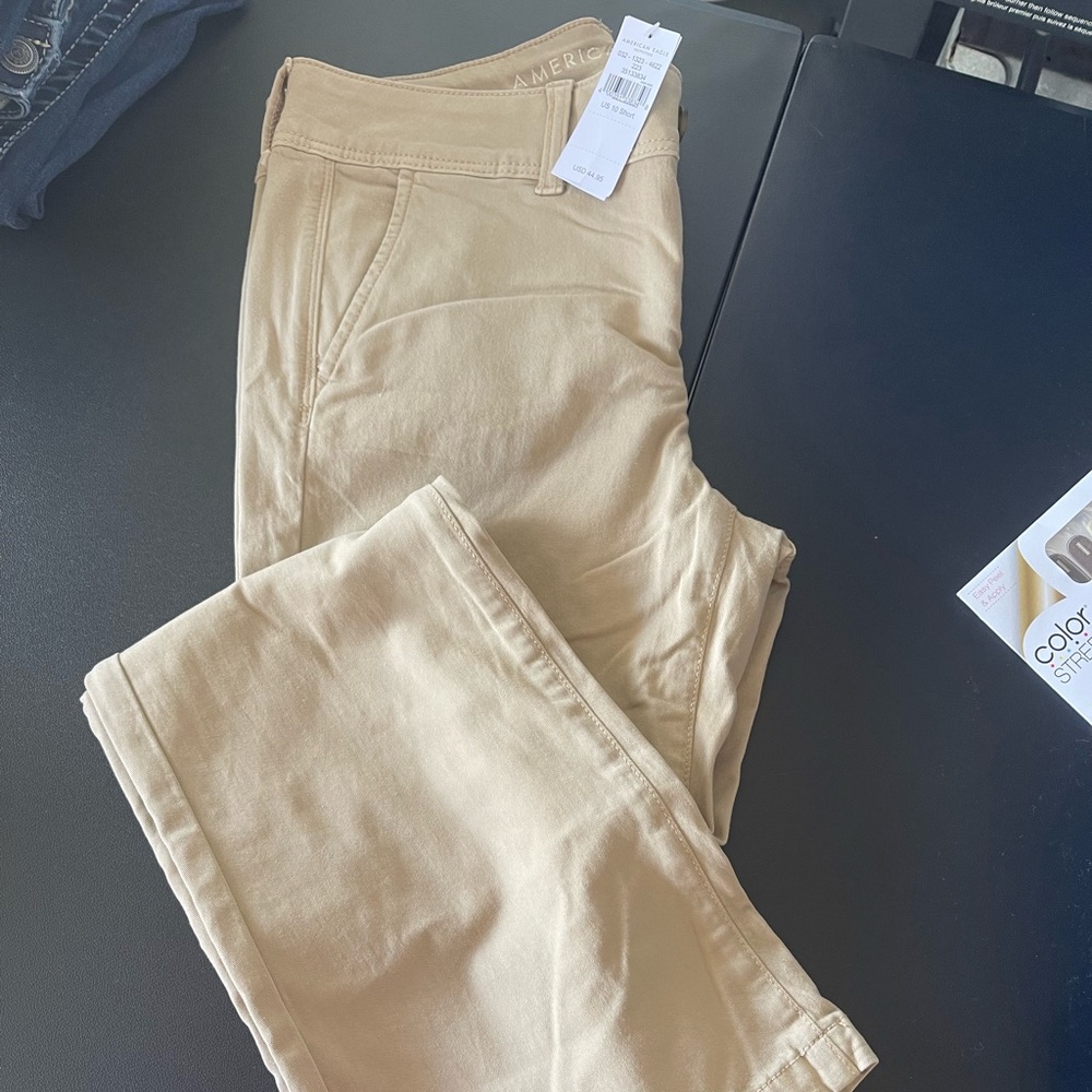 AMERICAN EAGLE WOMENS KHAKIS - SIZE 10 NWT